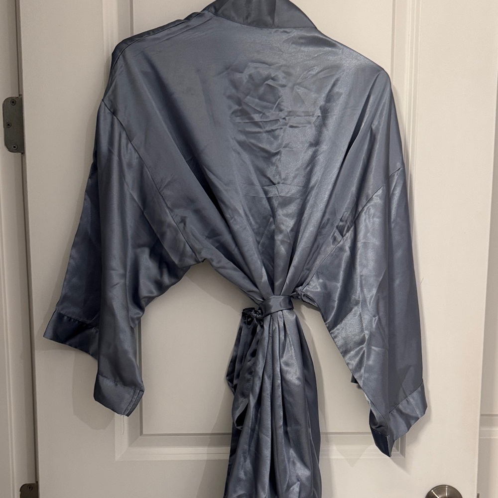 Elegant Satin Robe - Picture 4 of 4